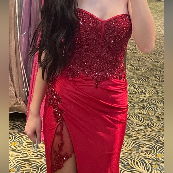 Beautiful red corseted prom dress with sequins & ribbed detailing. - Picture 5 of 6